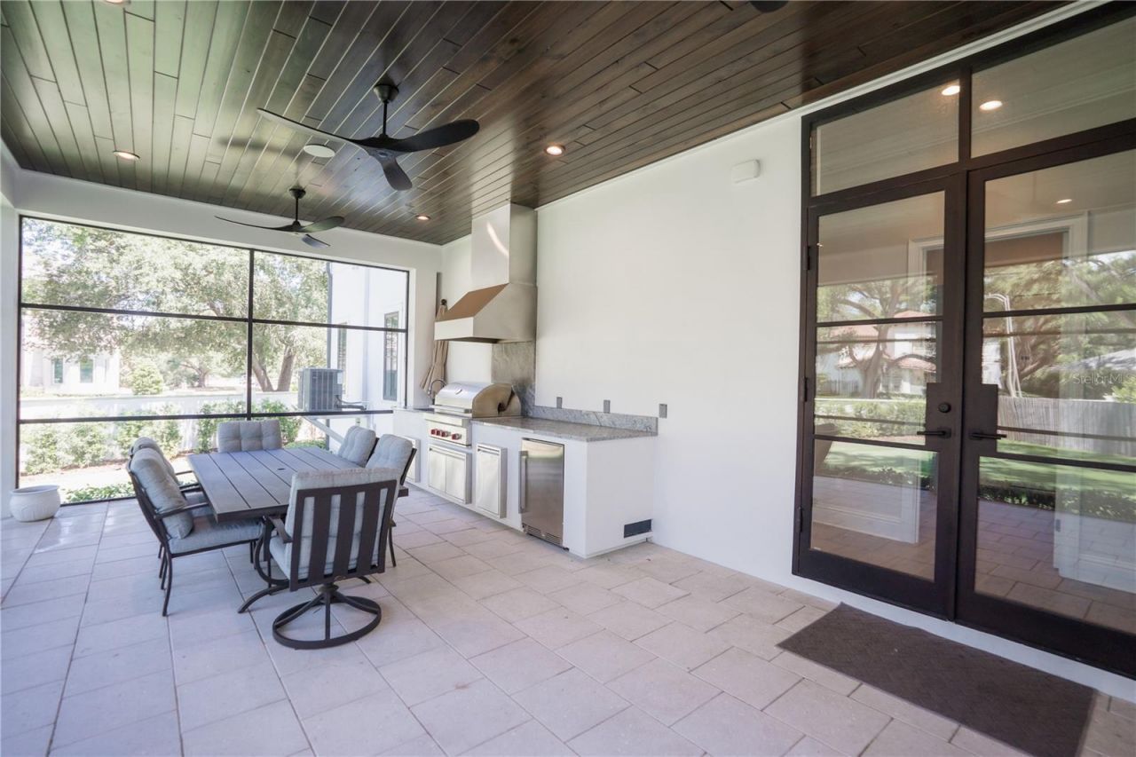 4402 W Beach Park Drive, Tampa, FL 33609 Photo