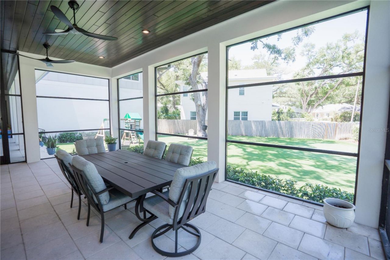 4402 W Beach Park Drive, Tampa, FL 33609 Photo