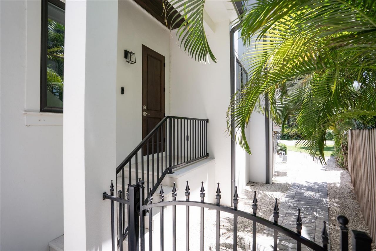 4402 W Beach Park Drive, Tampa, FL 33609 Photo