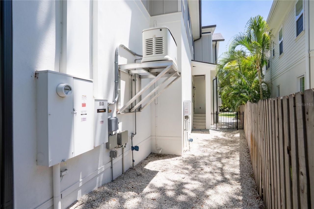 4402 W Beach Park Drive, Tampa, FL 33609 Photo