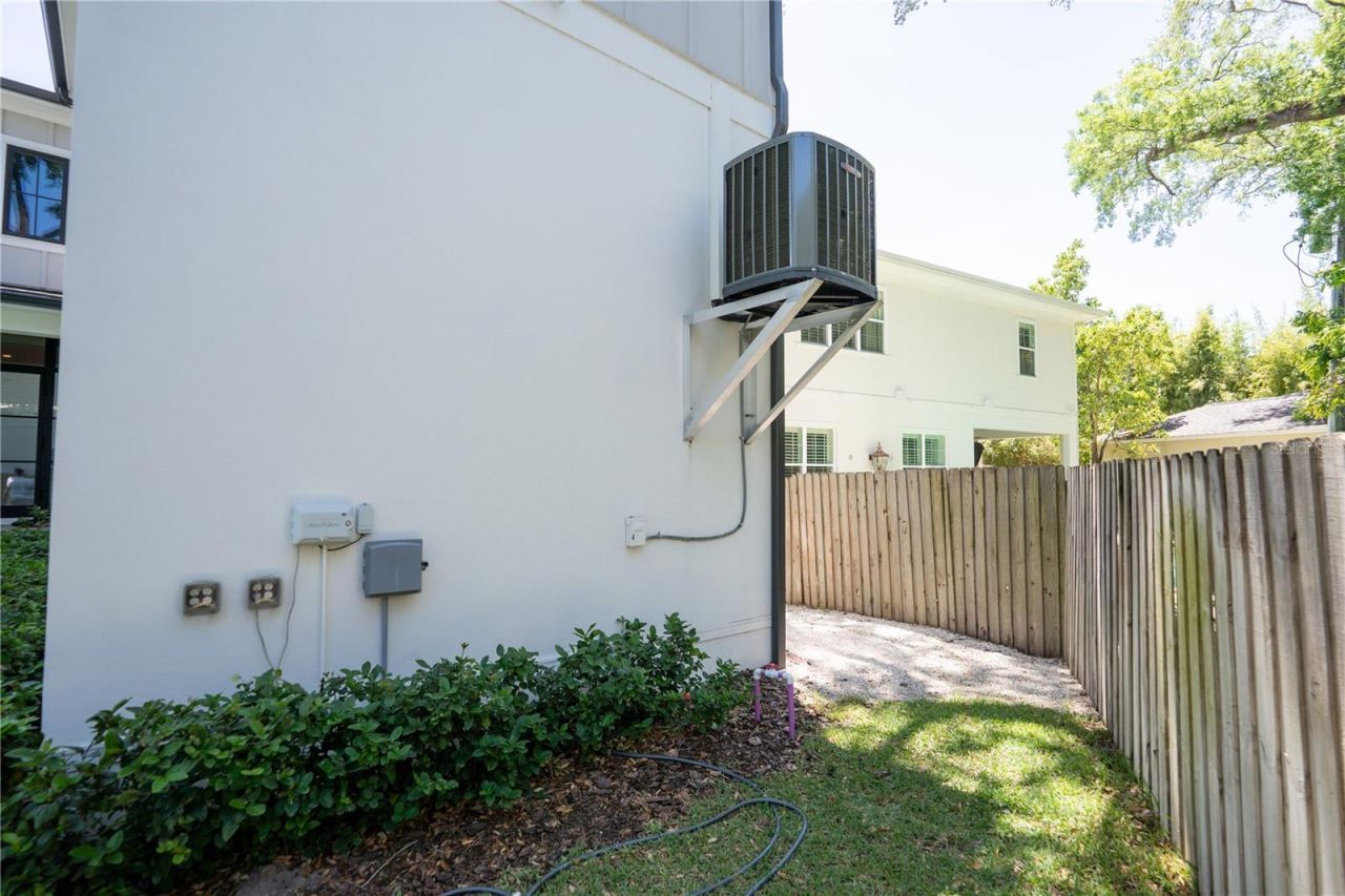 4402 W Beach Park Drive, Tampa, FL 33609 Photo