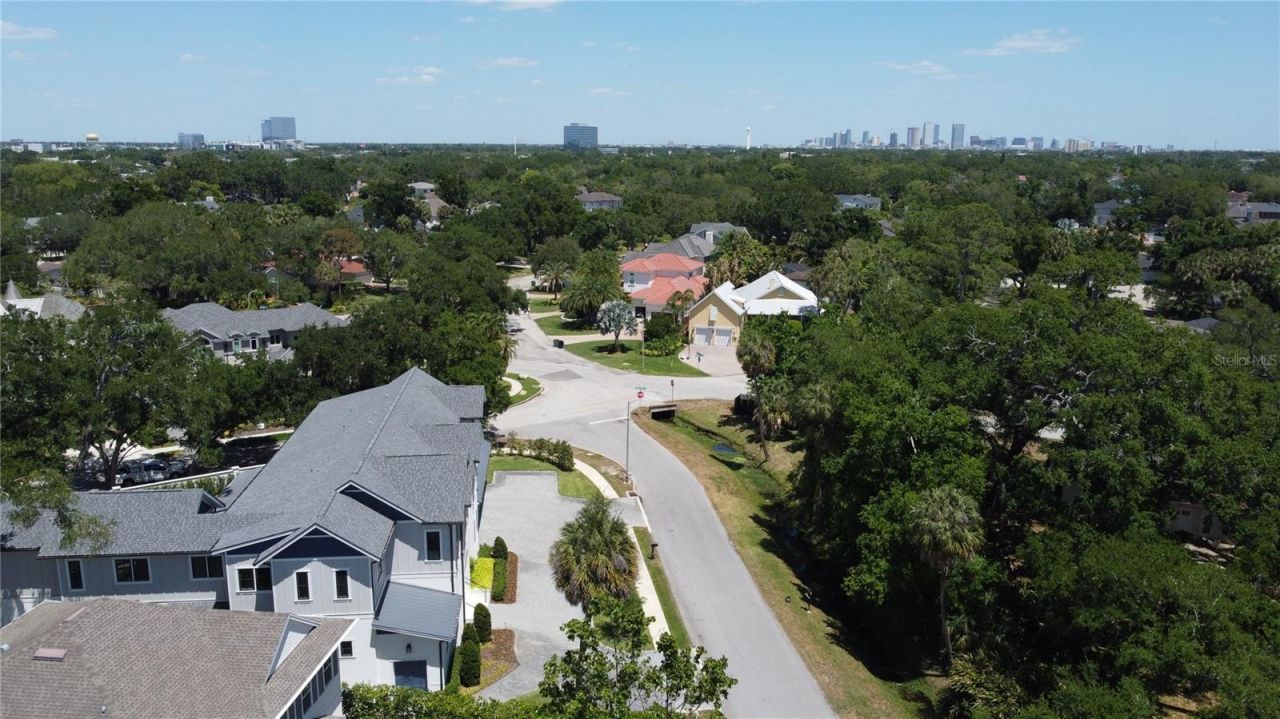 4402 W Beach Park Drive, Tampa, FL 33609 Photo
