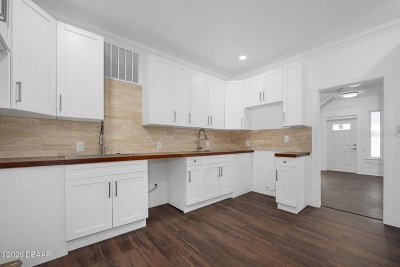 934 S Ridgewood Avenue, Daytona Beach, FL 32114 Photo