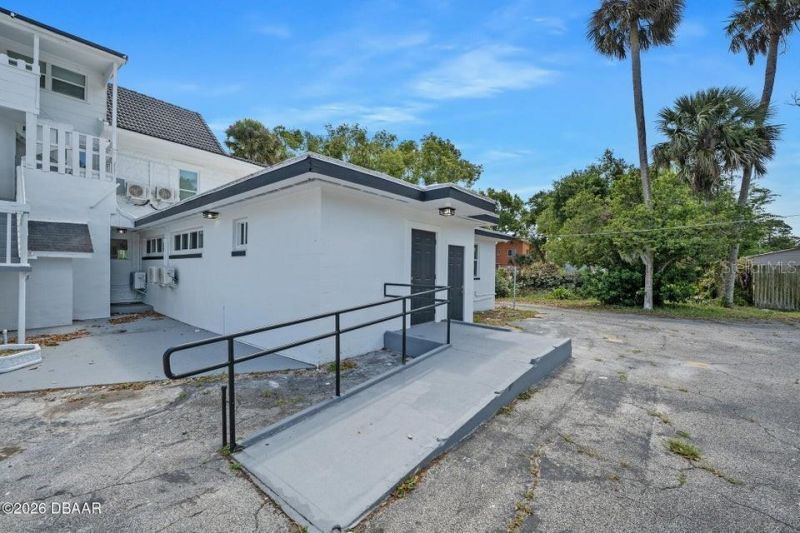 934 S Ridgewood Avenue, Daytona Beach, FL 32114 Photo