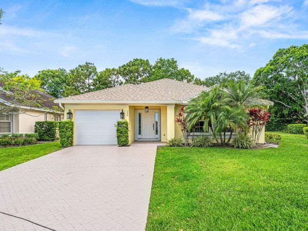 226 Moccasin Trail W, Jupiter, FL 33458