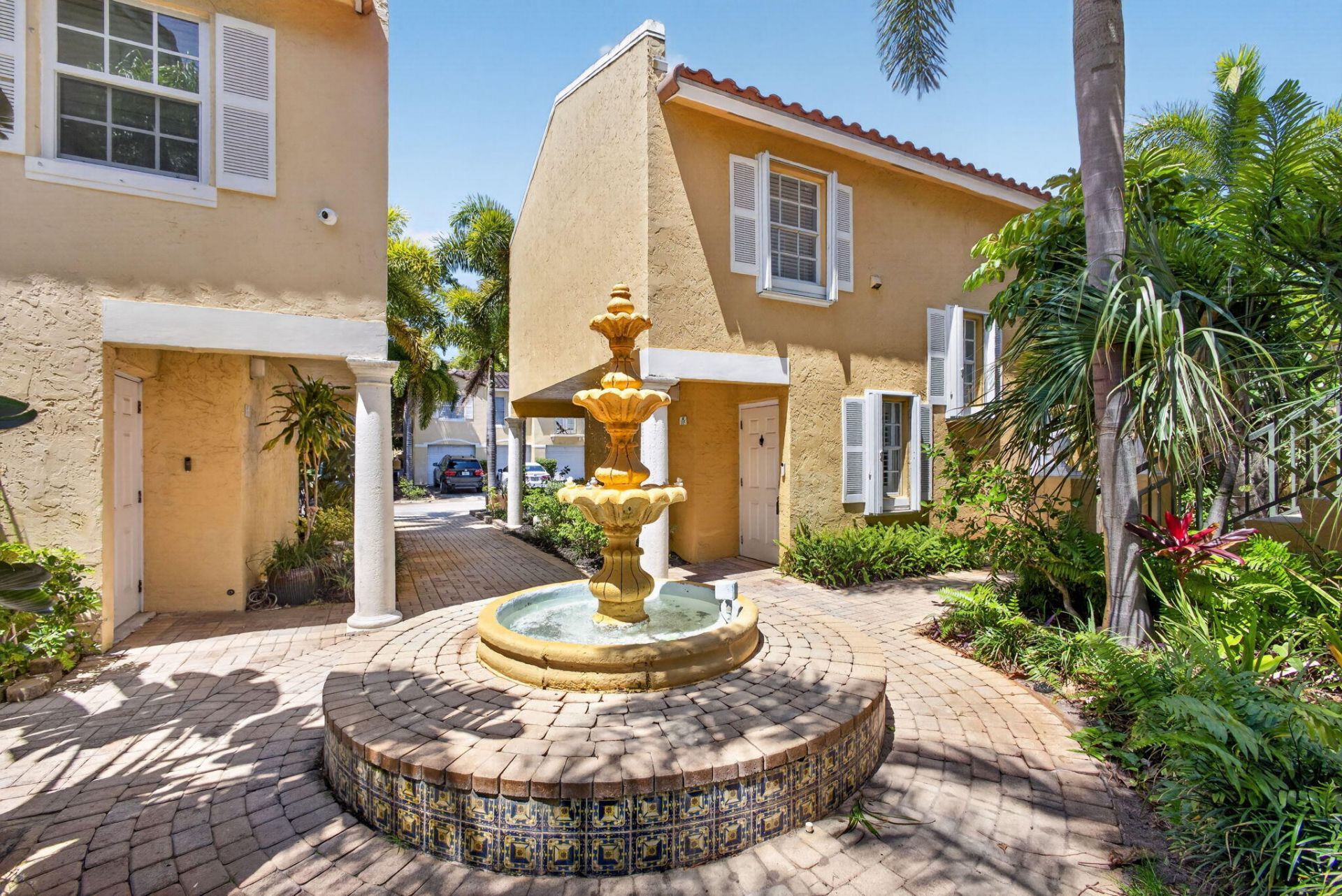 1020 Lake Shore Drive, Unit 105, Lake Park, FL 33403 Photo
