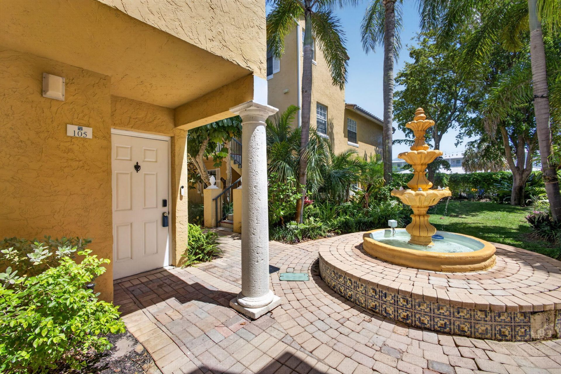 1020 Lake Shore Drive, Unit 105, Lake Park, FL 33403 Photo