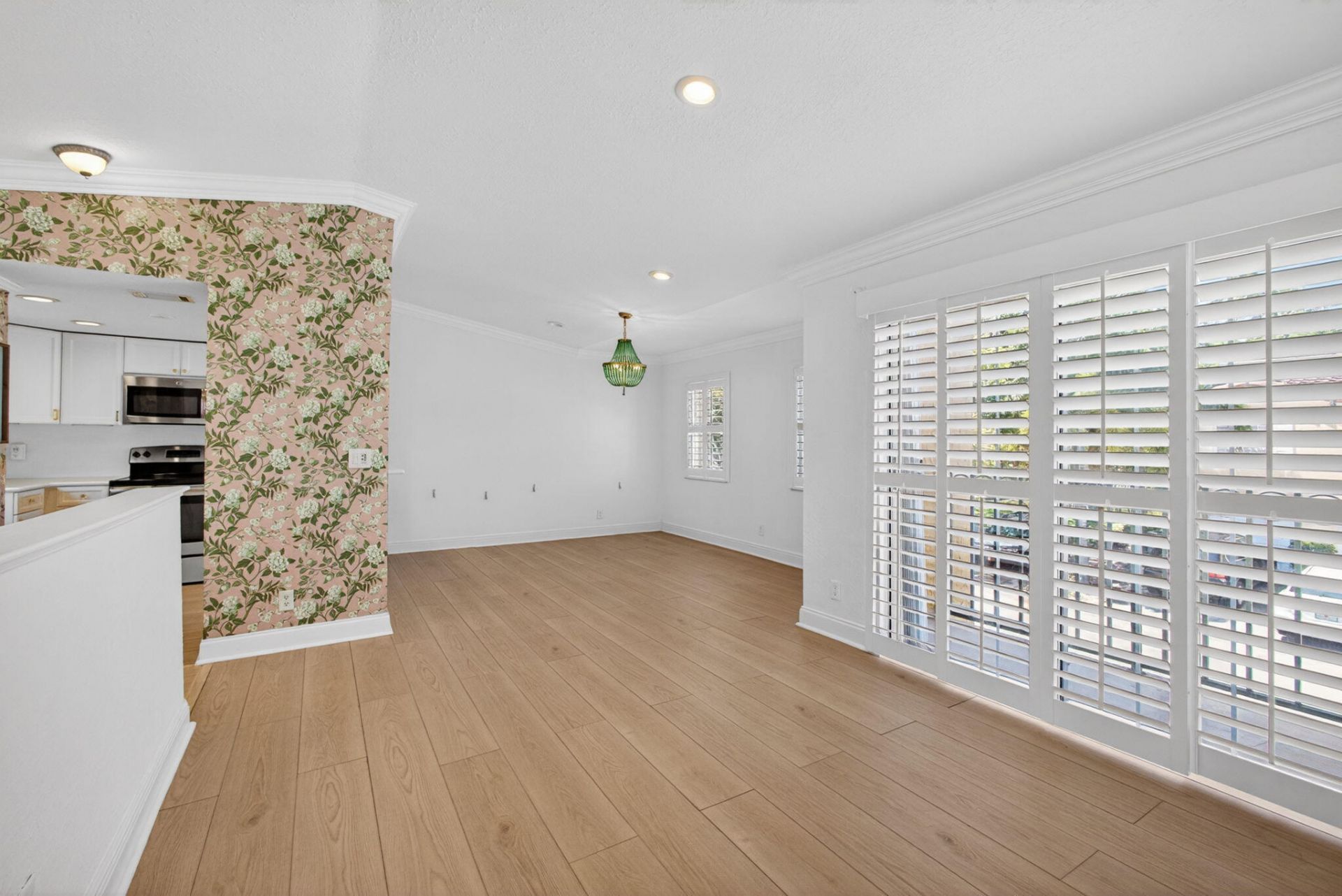1020 Lake Shore Drive, Unit 105, Lake Park, FL 33403 Photo