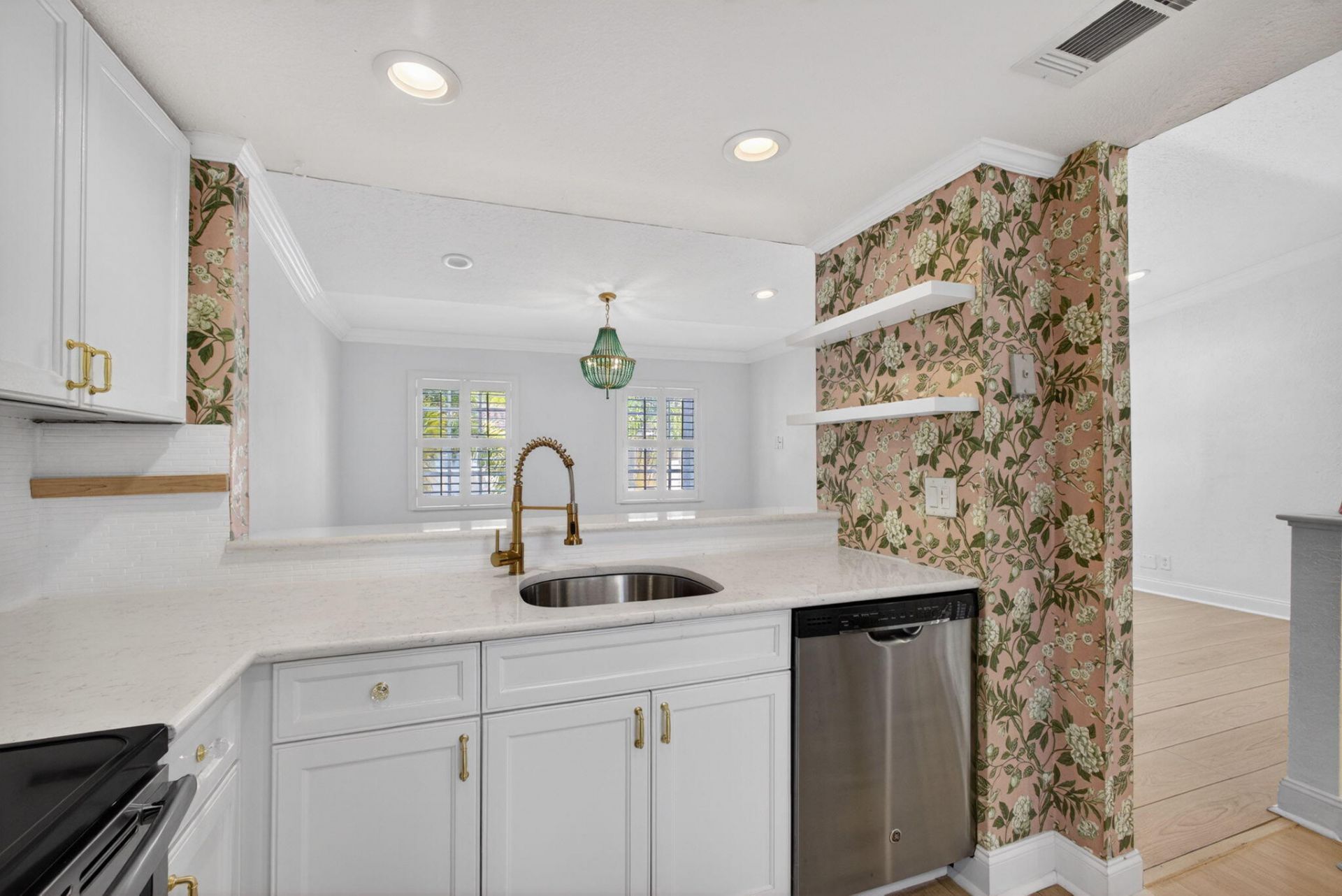 1020 Lake Shore Drive, Unit 105, Lake Park, FL 33403 Photo