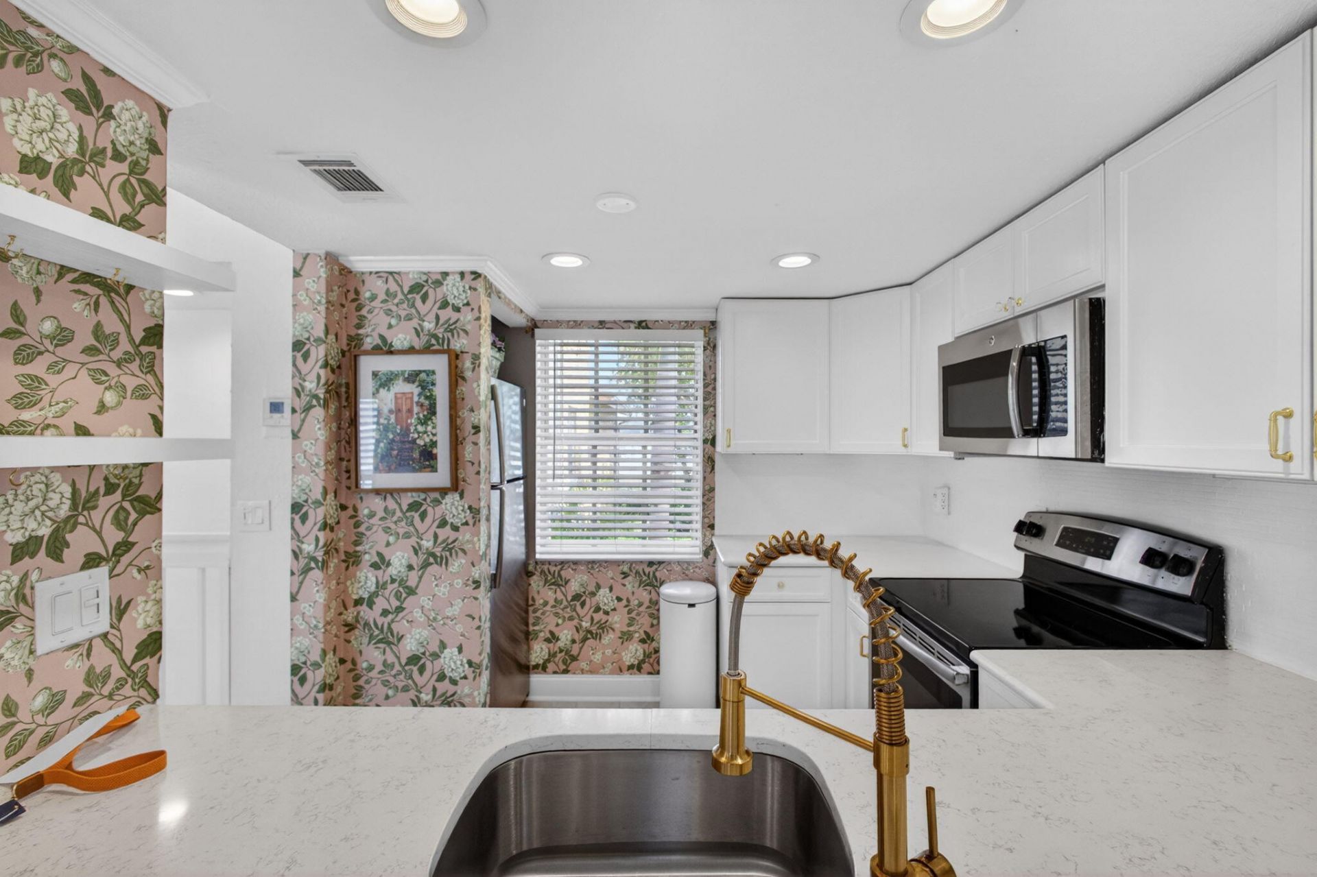 1020 Lake Shore Drive, Unit 105, Lake Park, FL 33403 Photo