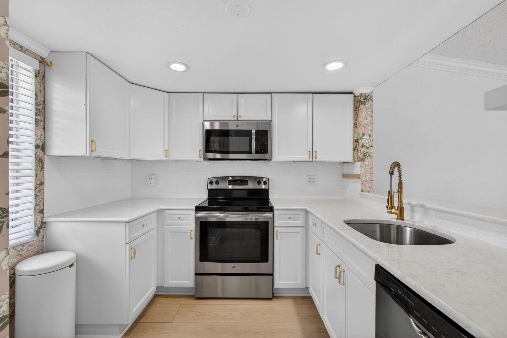 1020 Lake Shore Drive, Unit 105, Lake Park, FL 33403 Photo