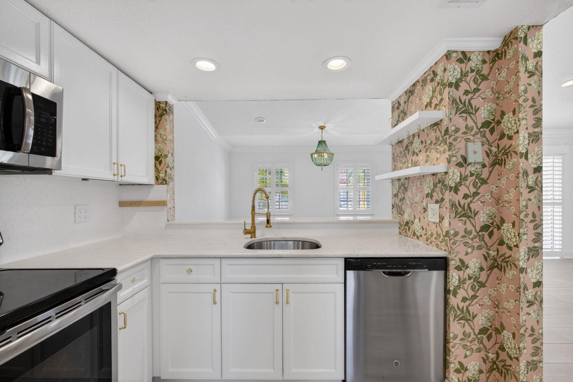 1020 Lake Shore Drive, Unit 105, Lake Park, FL 33403 Photo