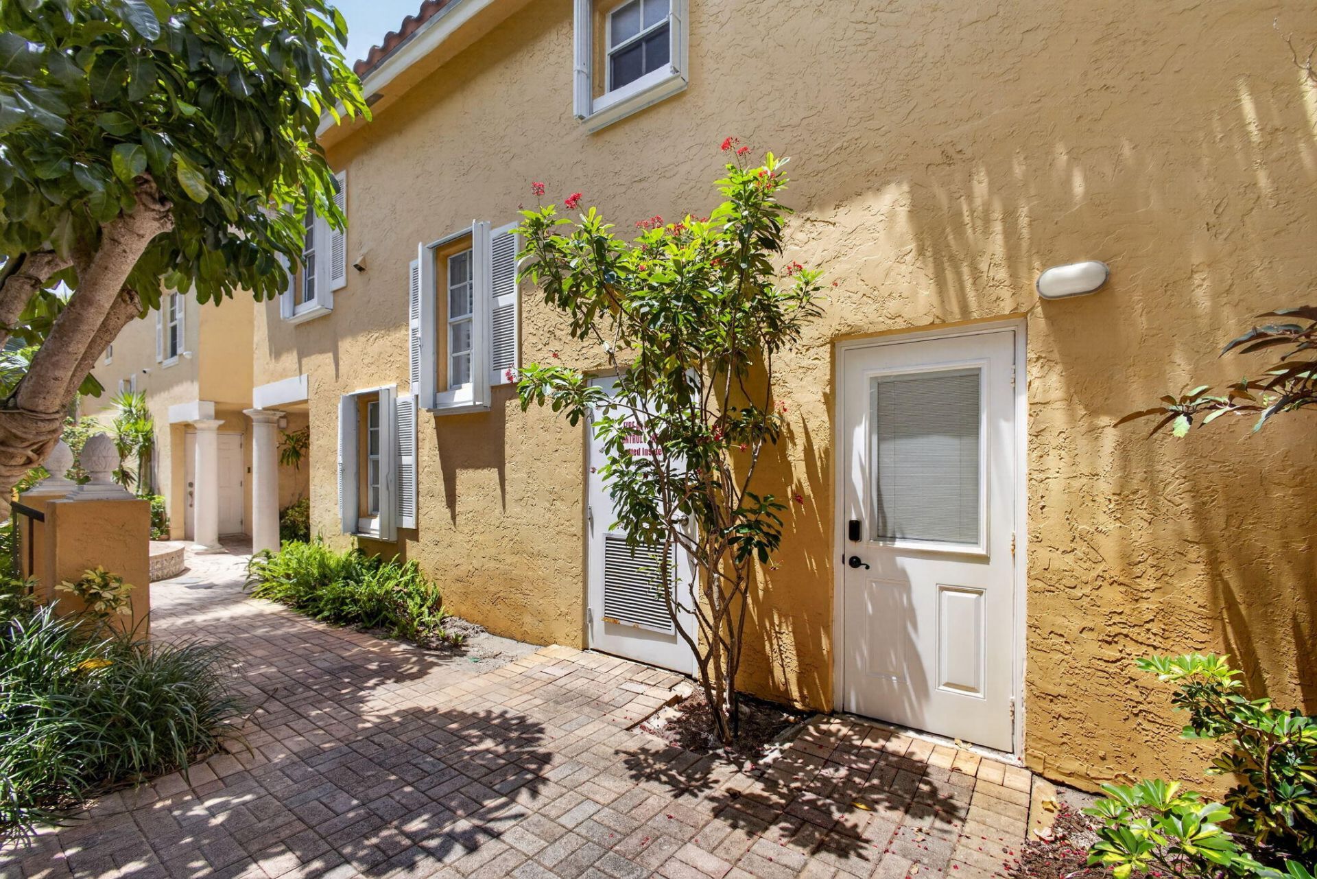 1020 Lake Shore Drive, Unit 105, Lake Park, FL 33403 Photo
