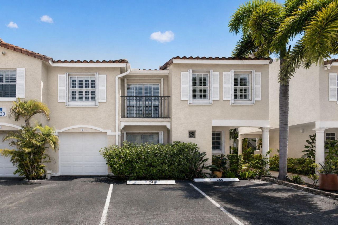 1020 Lake Shore Drive, Unit 105, Lake Park, FL 33403 Photo