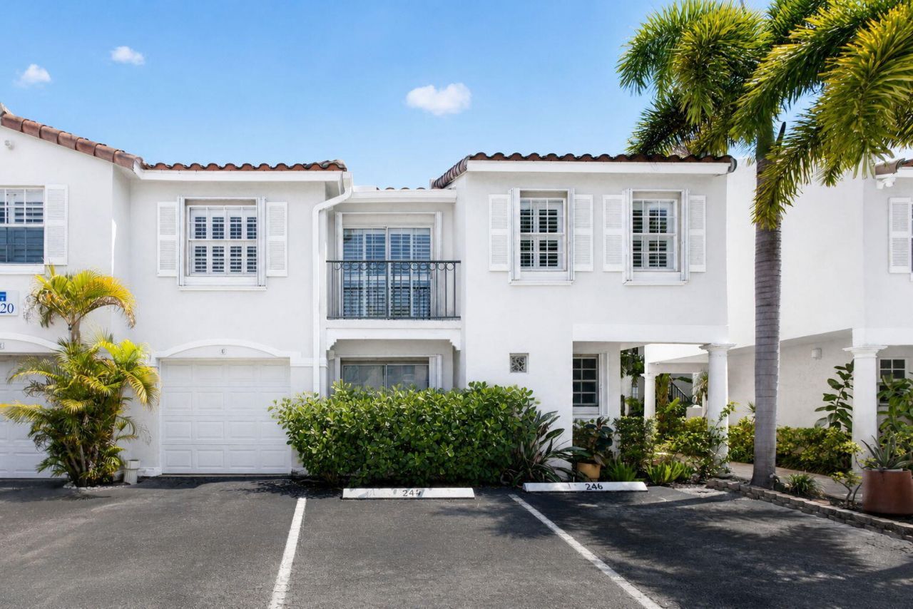 1020 Lake Shore Drive, Unit 105, Lake Park, FL 33403 Photo