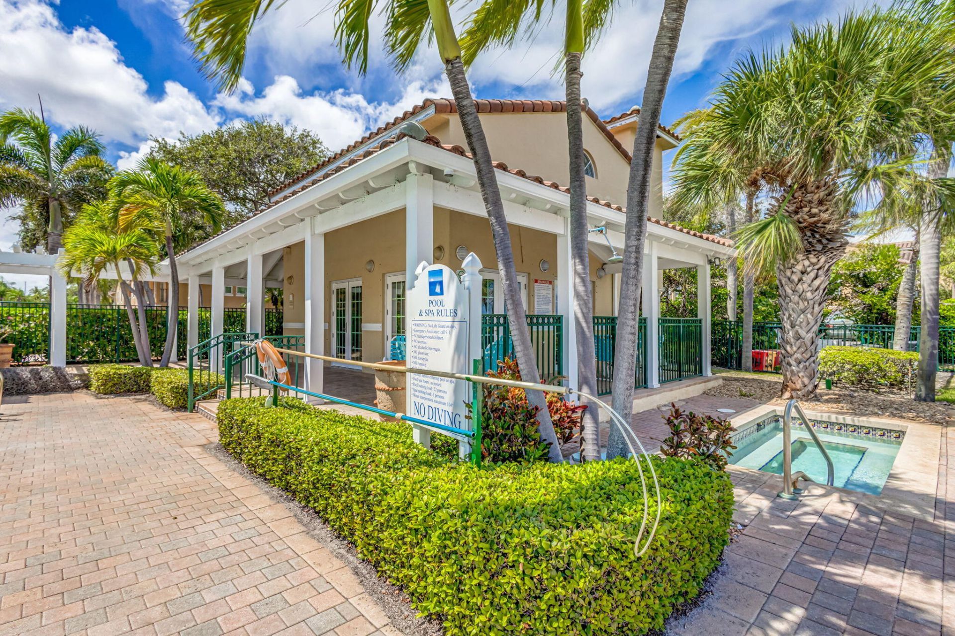 1020 Lake Shore Drive, Unit 105, Lake Park, FL 33403 Photo