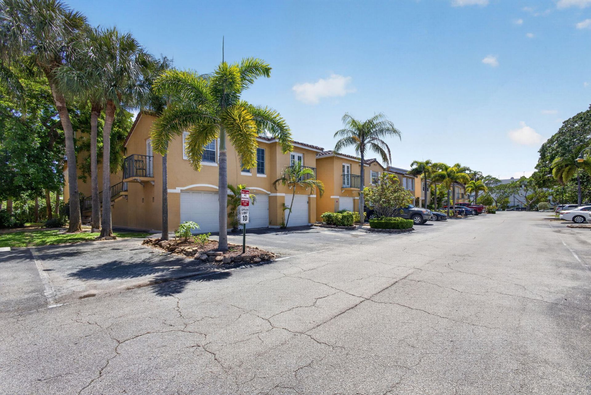 1020 Lake Shore Drive, Unit 105, Lake Park, FL 33403 Photo