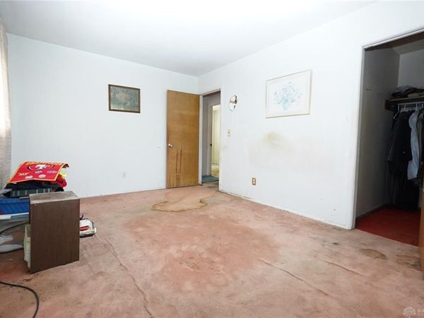 80 Brookhaven Dr, Trotwood, OH 45426