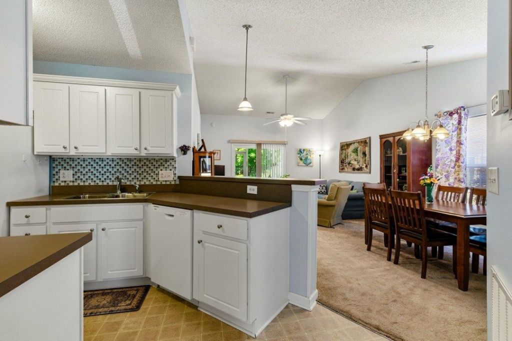 200 Country Manor Dr. Photo 18
