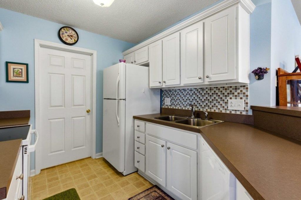 200 Country Manor Dr. Photo 19