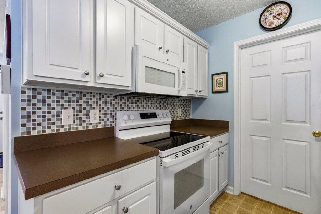 200 Country Manor Dr. Photo 20