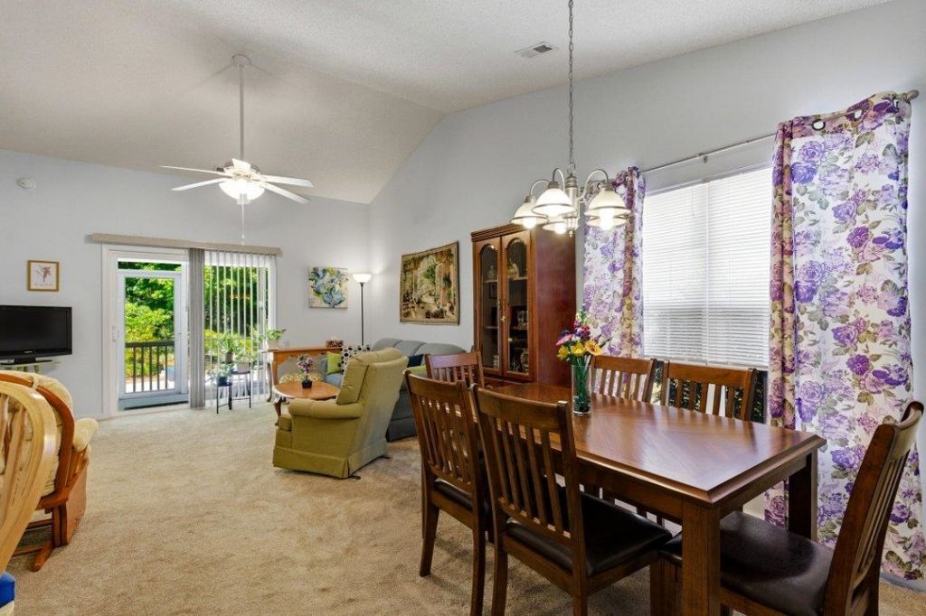 200 Country Manor Dr. Photo 22