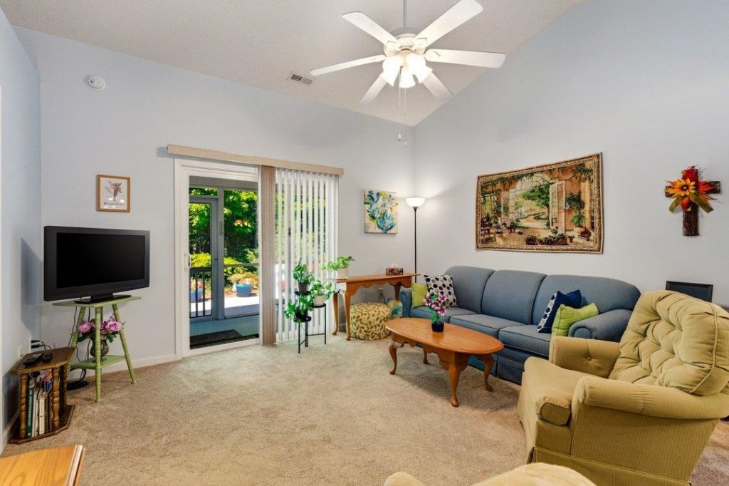 200 Country Manor Dr. Photo 23