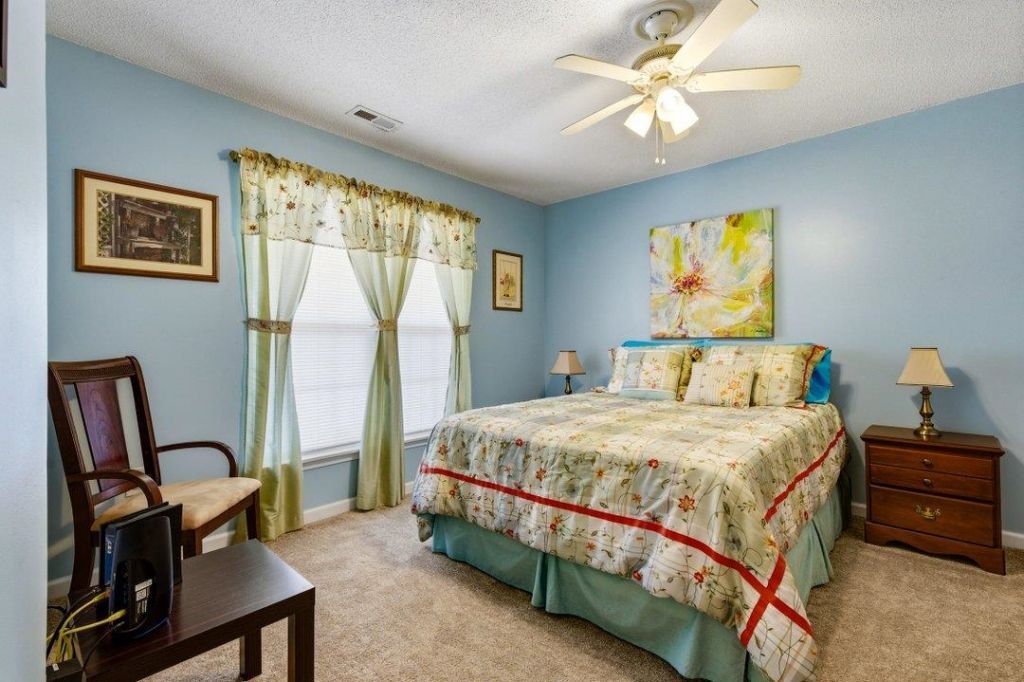 200 Country Manor Dr. Photo 4