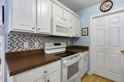 200 Country Manor Dr. photo 4
