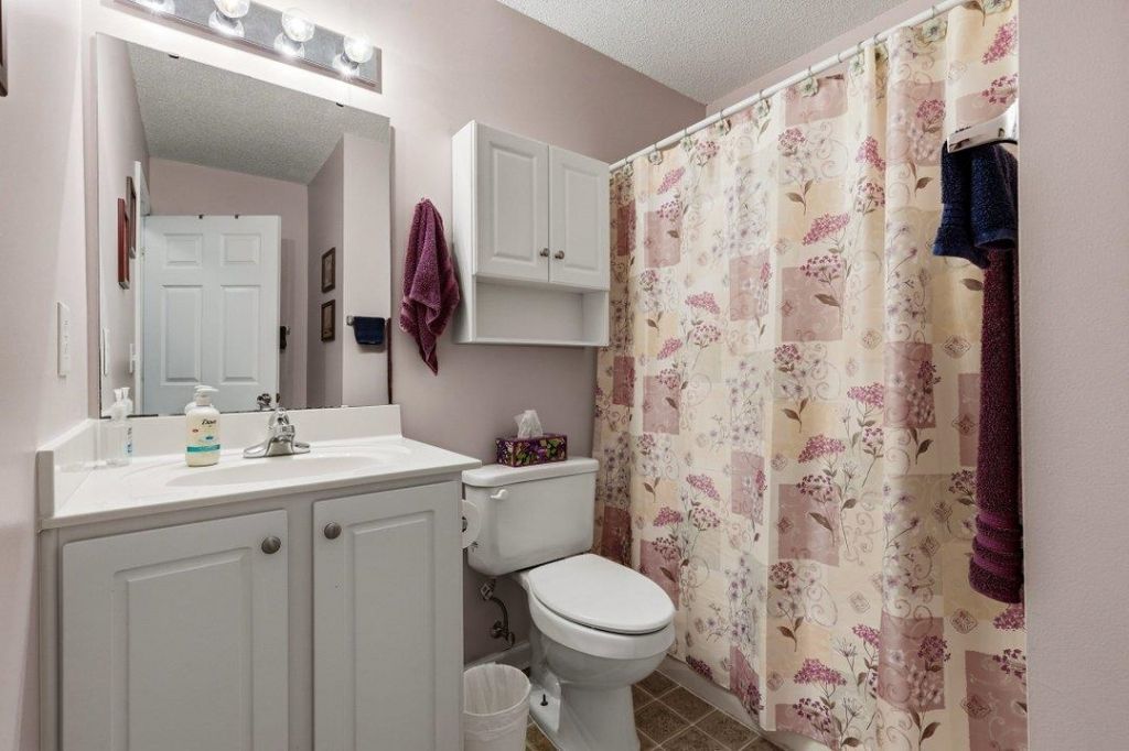 200 Country Manor Dr. Photo 6