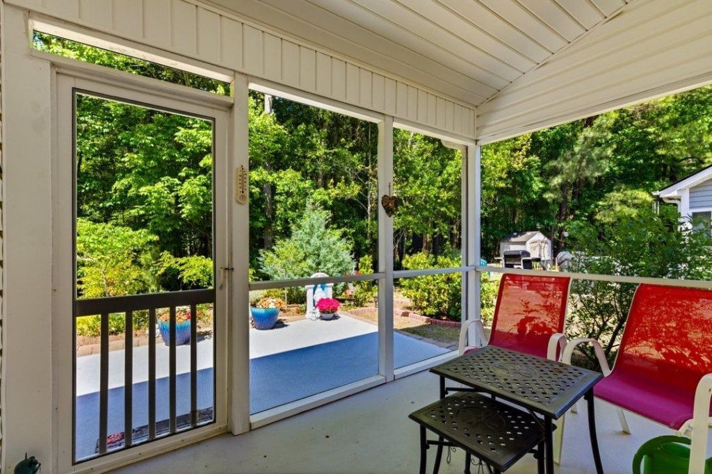 200 Country Manor Dr. Photo 8
