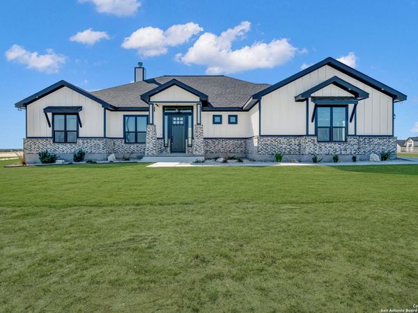 158 Estates Dr, La Vernia, TX 78121