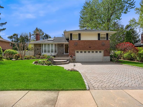 39 Morris Drive, Syosset, NY 11791