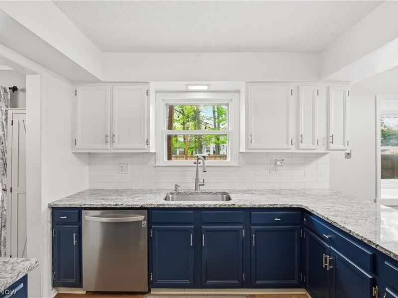 4083 Lydgate Drive , North Olmsted, OH 44070 Photo 13