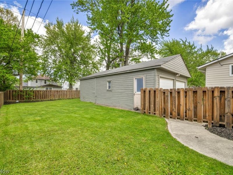 20944 Woodstock Avenue, Fairview Park, OH 44126 Photo 22