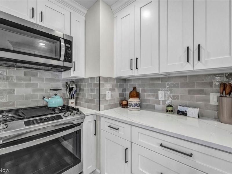 20944 Woodstock Avenue, Fairview Park, OH 44126 Photo 8