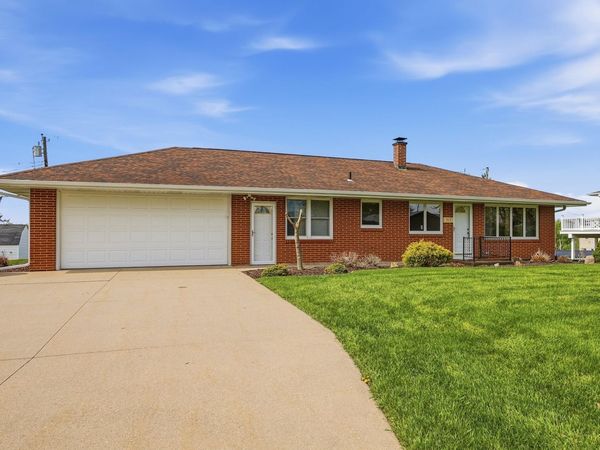 717 Kelly Lane, Dubuque, IA 52003