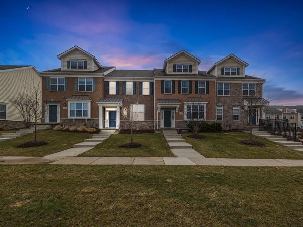 2794 Ashcombe Drive, Ann Arbor, MI 48105