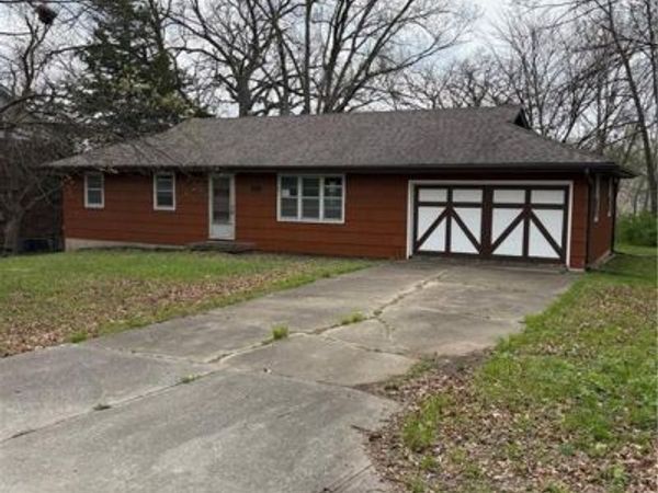 8813 North Road, Pleasant Valley, MO 64068