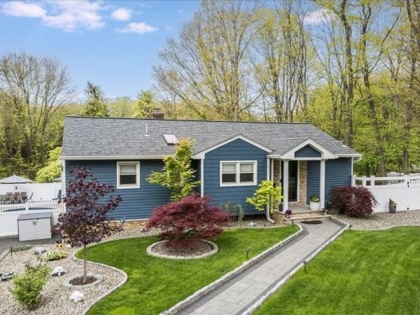 30 Foxcroft Rd, Parsippany-Troy Hills, NJ 07834