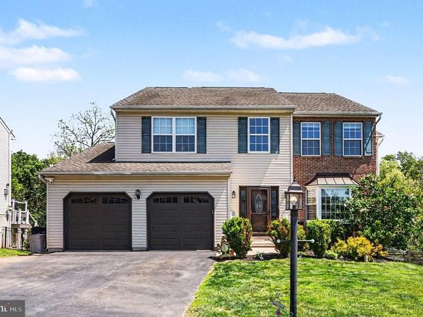 1105 SUN VALLEY DRIVE, ROYERSFORD, PA 19468