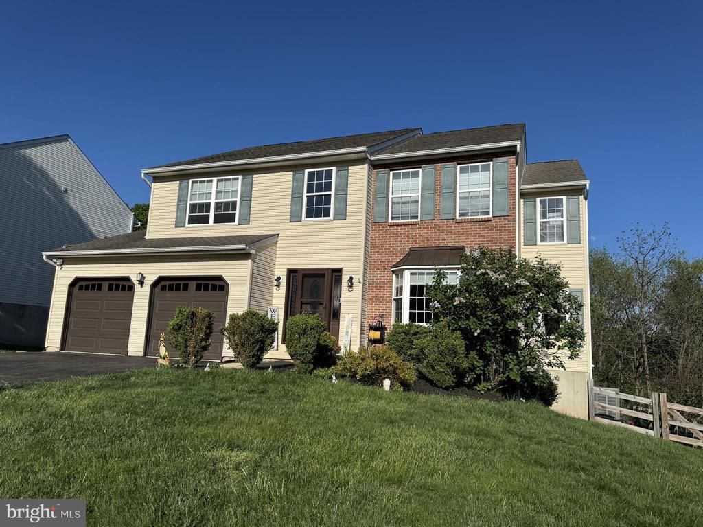 1105 SUN VALLEY DRIVE, ROYERSFORD, PA 19468