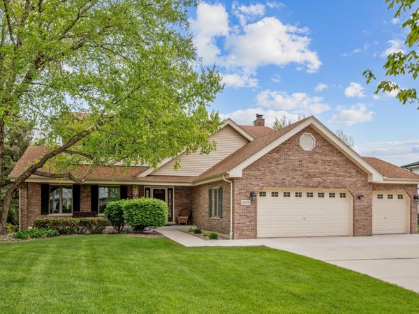 8903 Vail Lane , Woodridge, IL 60517