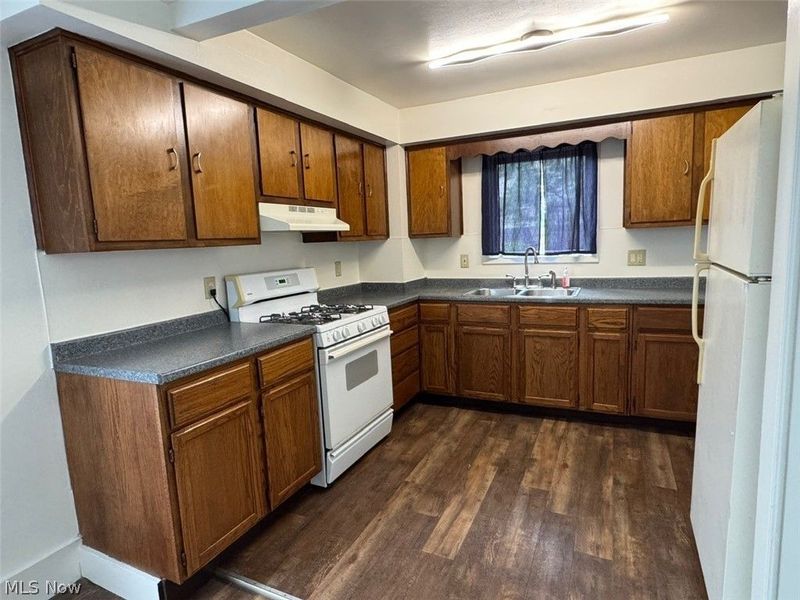 1009 W Wilbeth Road, Akron, OH 44314 Photo 9