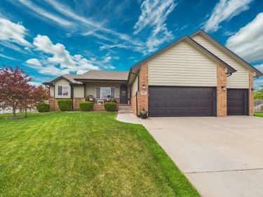 1222 N Oak Ridge Ct, Goddard, KS 67052