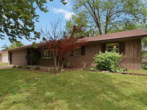 1908 Robyn Road, Springdale, AR 72762