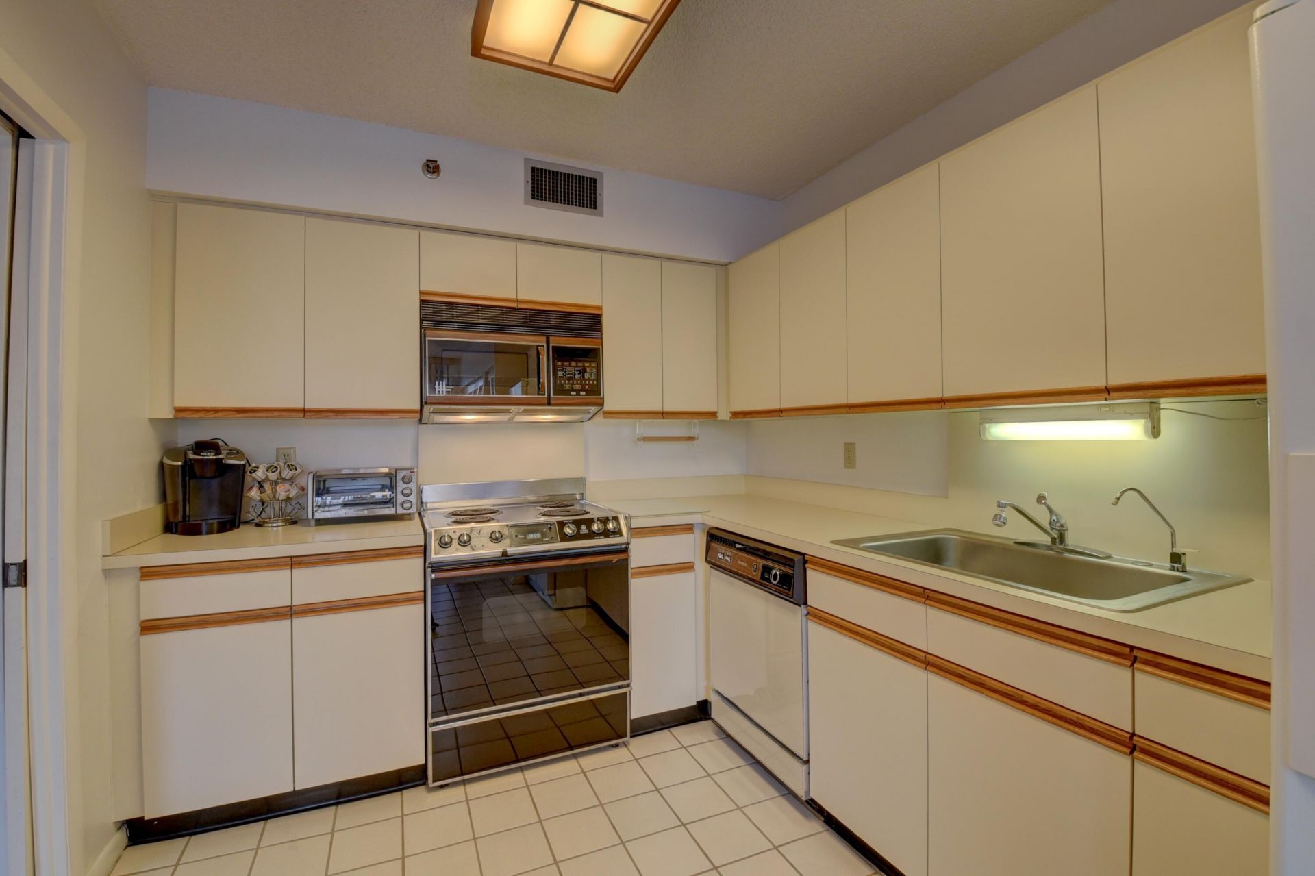 7194 Promenade Drive, Unit 202, Boca Raton, FL 33433 Photo