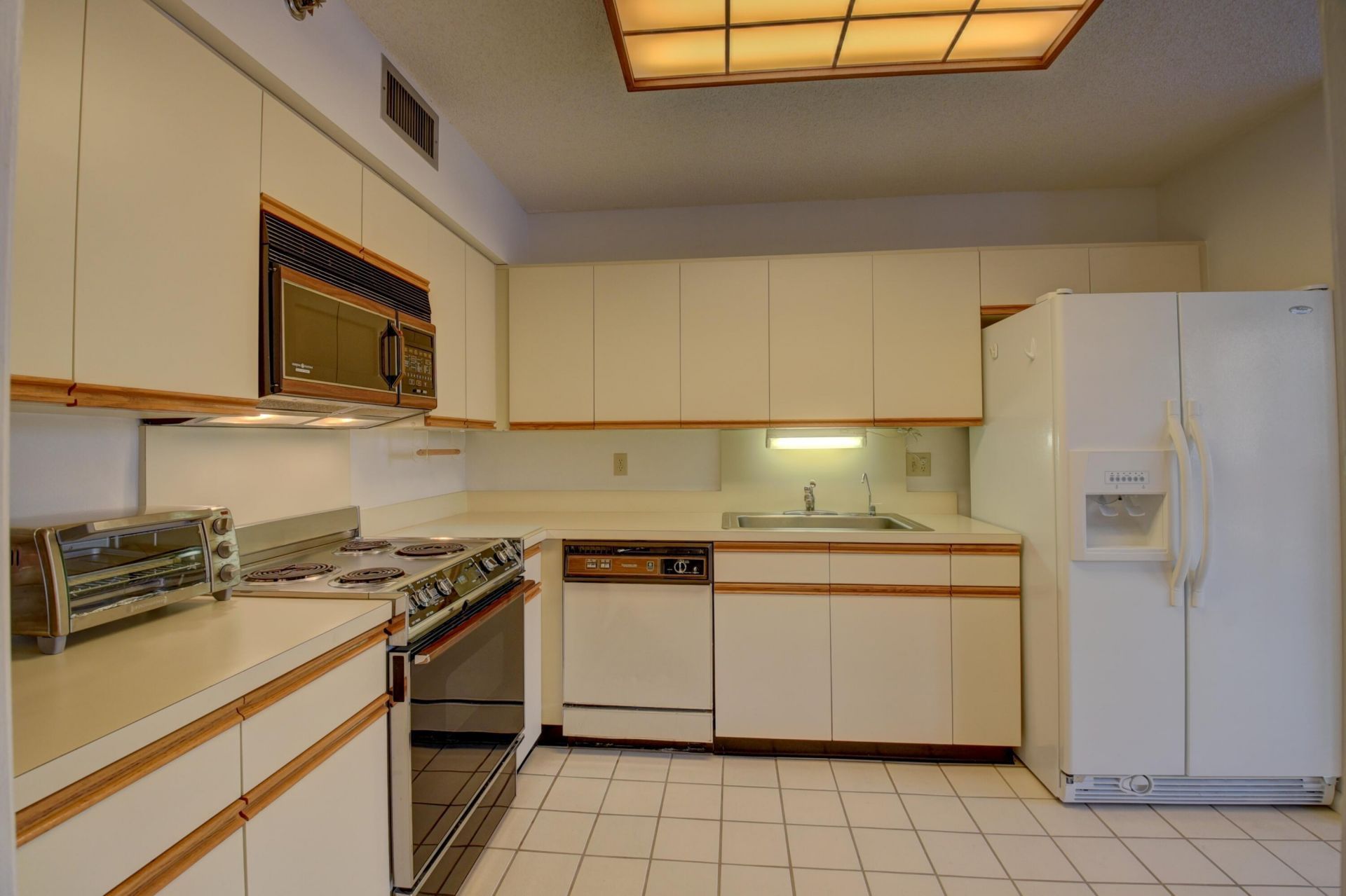 7194 Promenade Drive, Unit 202, Boca Raton, FL 33433 Photo