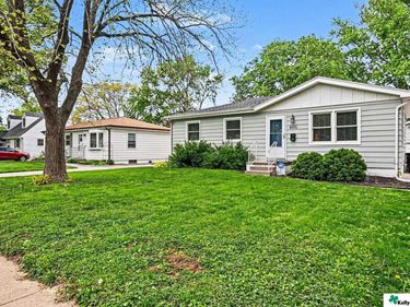 8910 Westridge Drive , Omaha, NE 68124