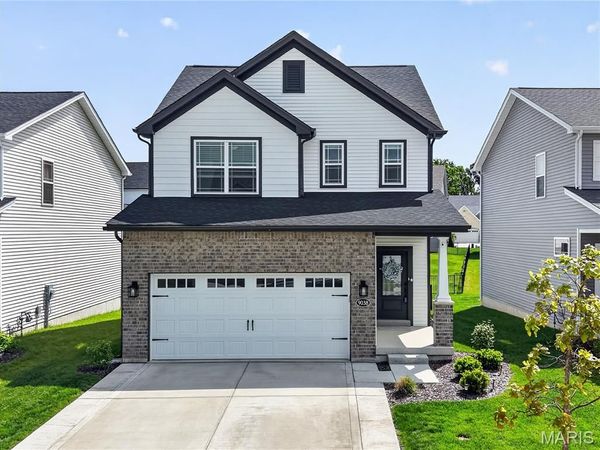 9038 Camino Trail, St Charles, MO 63304